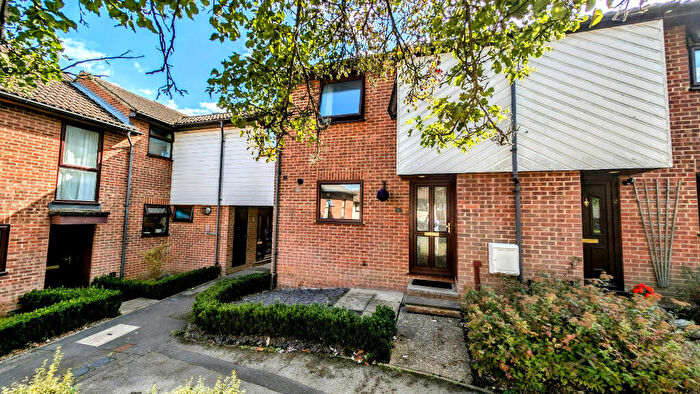 3 Bedroom Semi-Detached House For Sale In Sutherland Close, Whitehill, Hampshire, GU35