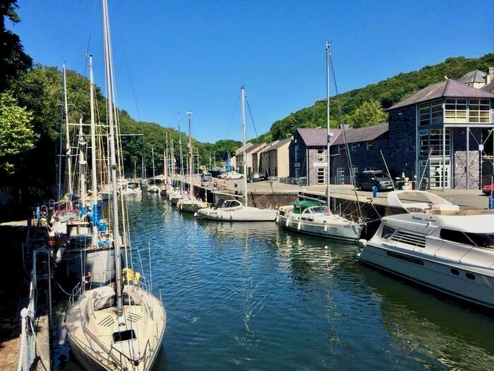 2 Bedroom Terraced House For Sale In Porth Y Llechen, Y Felinheli, LL56