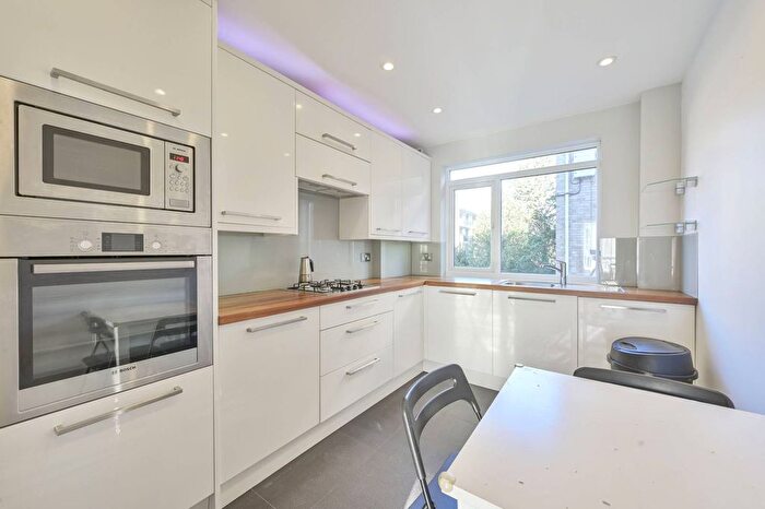 2 Bedroom Flat To Rent In Inner Park Road, Southfields, London, SW19
