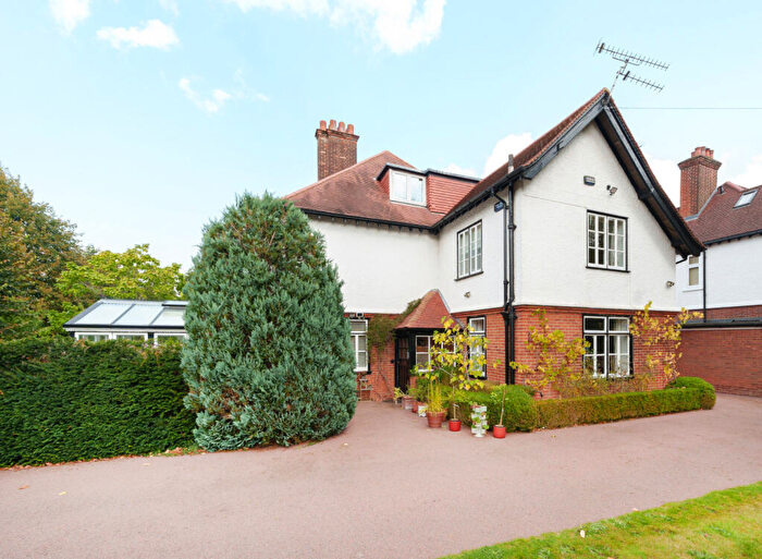 5 Bedroom Detached House For Sale In Latchmoor Grove, Chalfont St. Peter, Gerrards Cross, Buckinghamshire, SL9