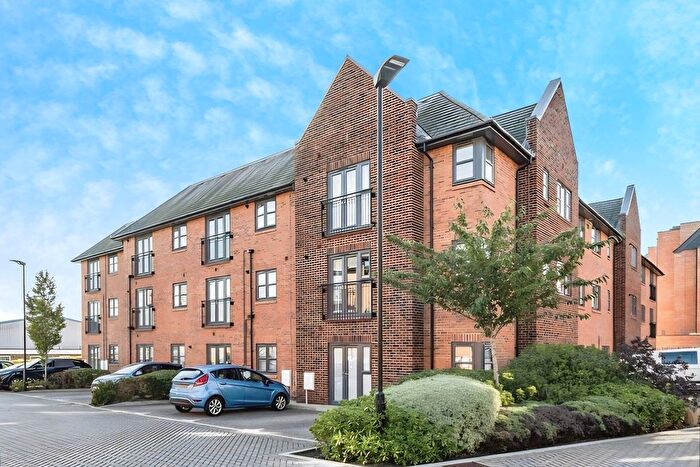 2 Bedroom Flat For Sale In Lime Tree House, Carter Court, Hook, RG27