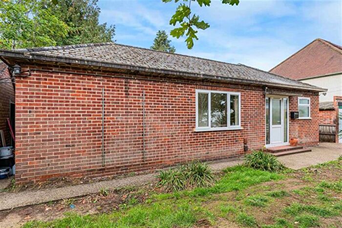 3 Bedroom Bungalow To Rent In Tilehurst Road, Reading, RG30
