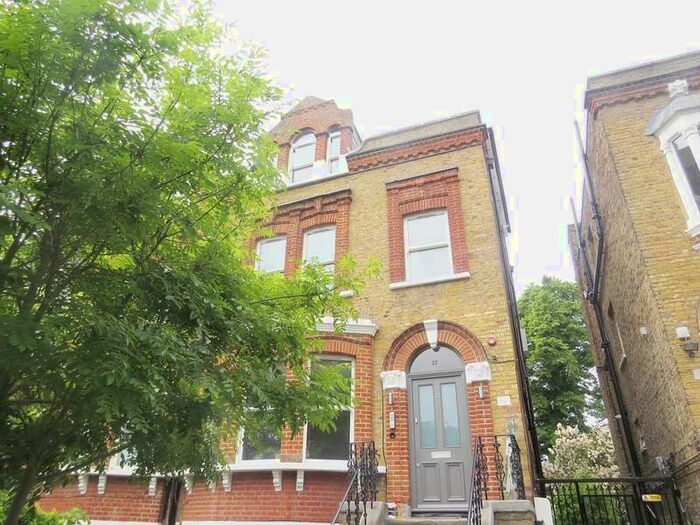 2 Bedroom Apartment To Rent In The Gardens, East Dulwich, SE22