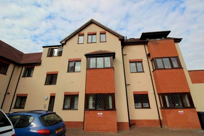 2 Bedroom Flat To Rent In Brian Dowding Court, Tilehurst, Reading, RG31