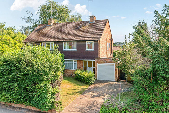 3 Bedroom Semi-Detached House For Sale In Bridge Road, Weybridge, KT13