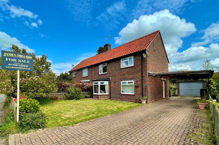 4 Bedroom Semi Detached House For Sale In Old Orchard, Charcott, Tonbridge, TN11