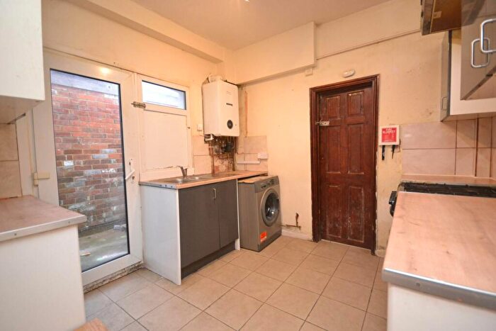 5 Bedroom Terraced House To Rent In St Peters Road, Reading, RG6