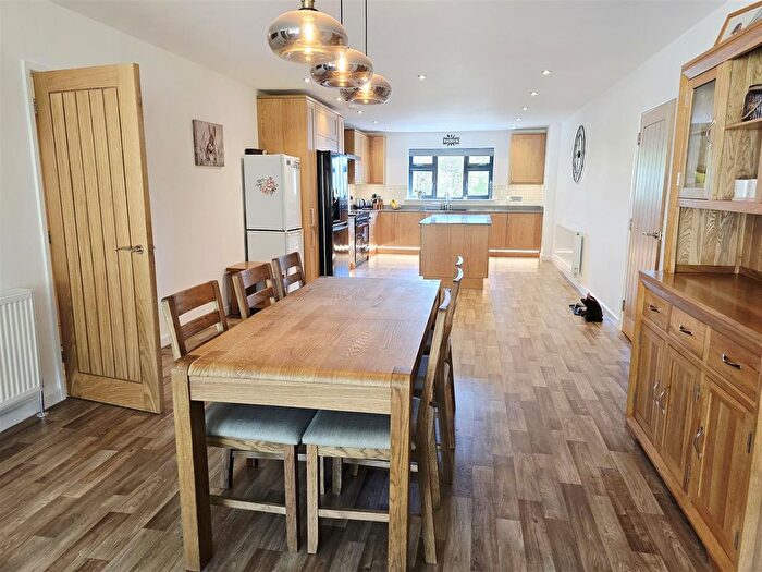 4 Bedroom Detached House For Sale In North Road, Lifton, PL16
