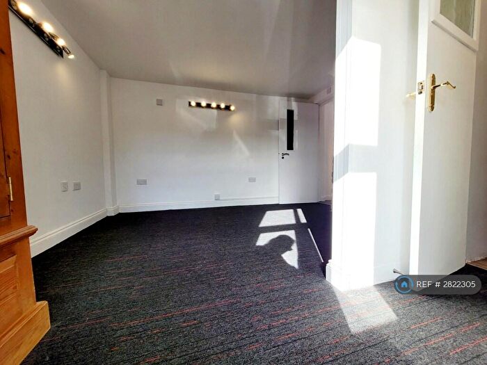 2 Bedroom Flat To Rent In Liverpool Road, Manchester, M44