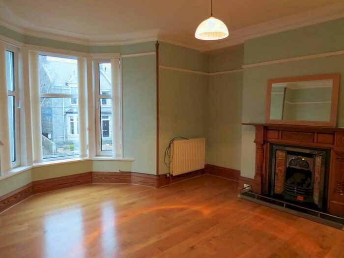 3 Bedroom Flat To Rent In Abergeldie Terrace, Aberdeen, AB10