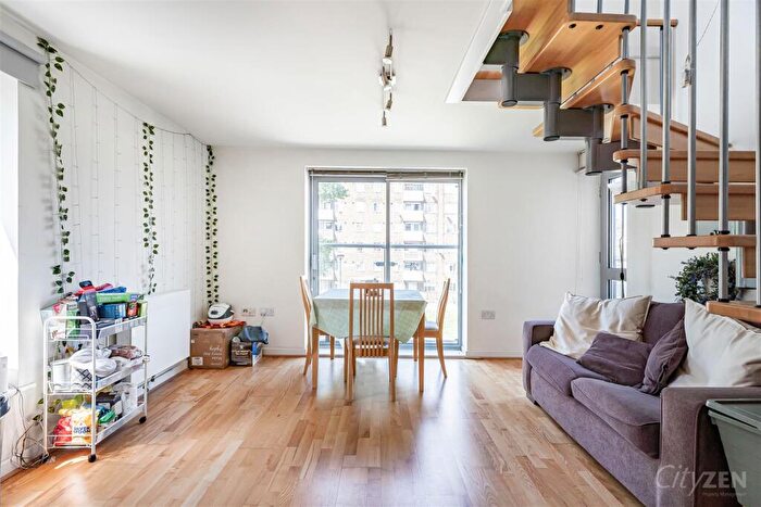 3 Bedroom Flat To Rent In Casa Apartments, East India Dock Road, E14