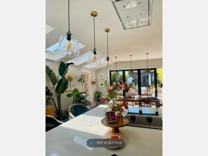 3 Bedroom Semi-Detached House To Rent In Wellesley Road, London, E11