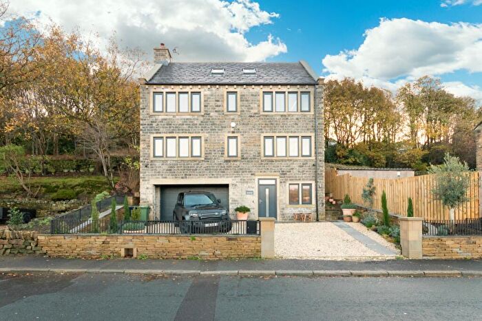 4 Bedroom Detached House To Rent In New Mill Road, Holmfirth, West Yorkshire, HD9