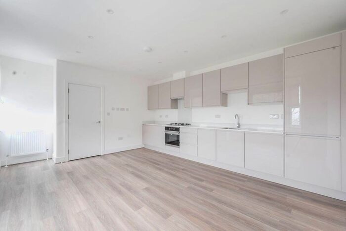 2 Bedroom Flat To Rent In Sunningfields Crescent, Hendon, London, NW4