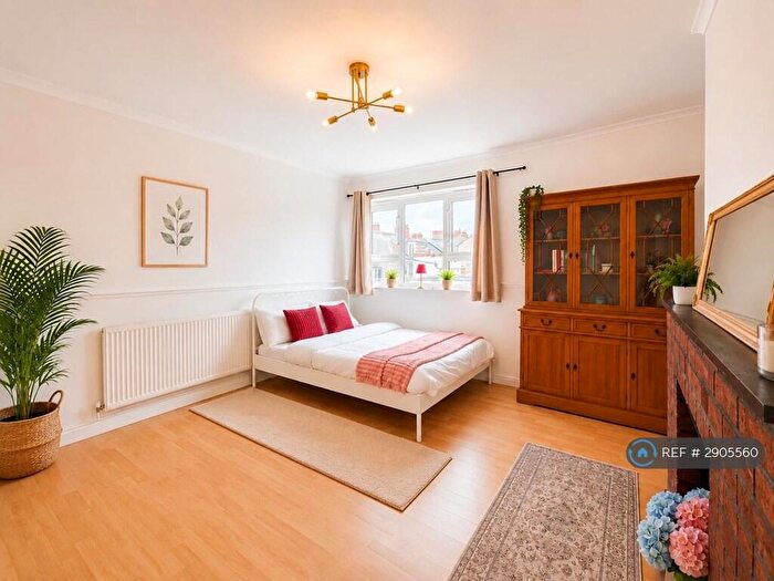 3 Bedroom Flat To Rent In Penrose House, London, SE17