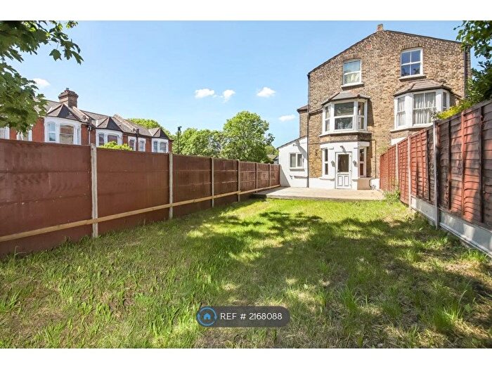 2 Bedroom Flat To Rent In Peak Hill, London, SE26