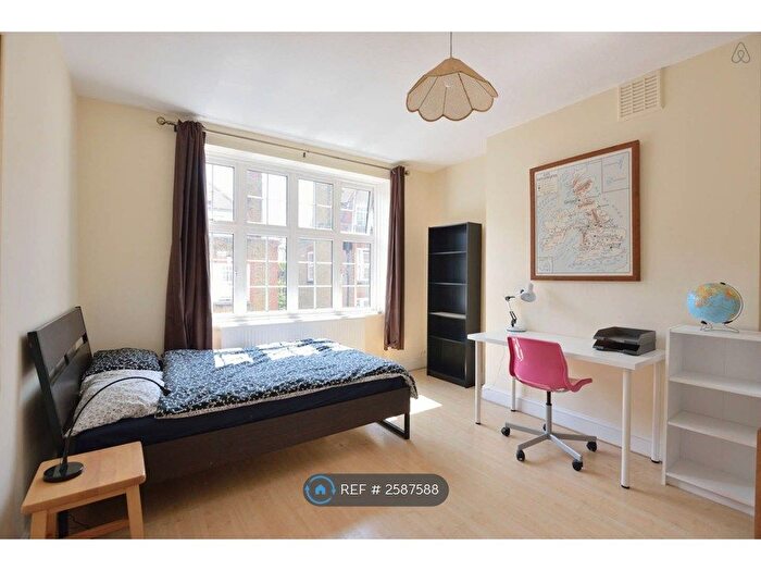 3 Bedroom Flat To Rent In Cranleigh Street, London, NW1