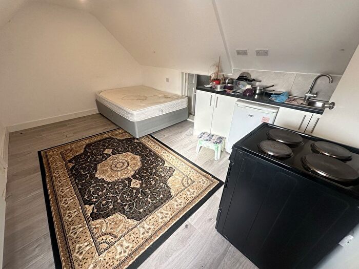 Studio To Rent In Heston Road, Hounslow, Greater London, TW5