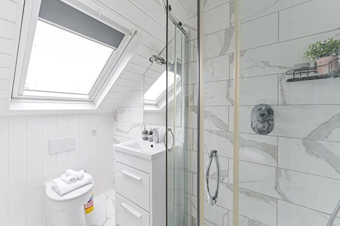 3 Bedroom Flat To Rent In Rosaline Road, Munster Village, London, SW6