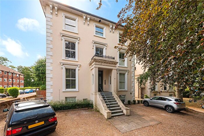 2 Bedroom Flat To Rent In Oak Hill, Kingston, KT6