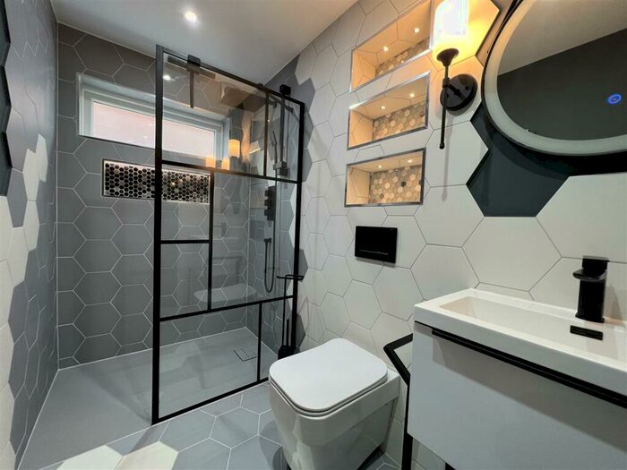 2 Bedroom Flat To Rent In Clyde Road, , West Didsbury, Manchester, M20