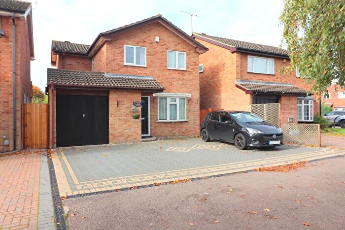 4 Bedroom Detached House For Sale In Arbour Close, Barton Hills, Luton, LU3