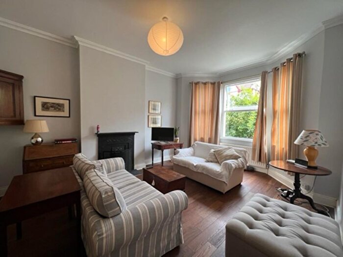 2 Bedroom Flat To Rent In Romola Road, Herne Hill, London, SE24