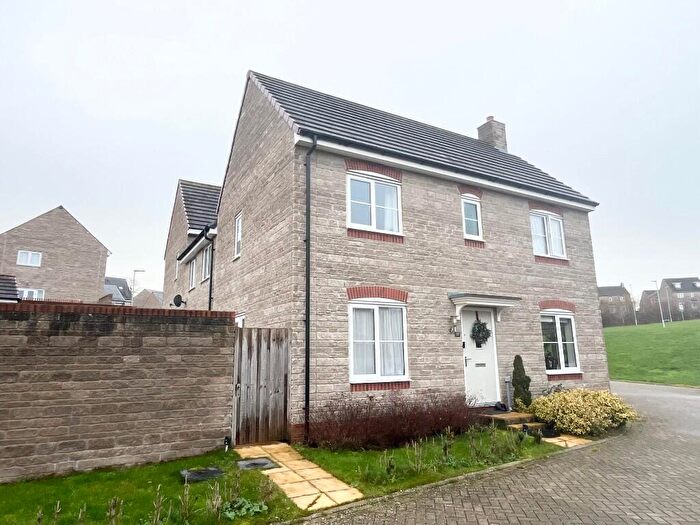 3 Bedroom Semi Detached House To Rent In The Farm, Swindon, Wiltshire, SN5