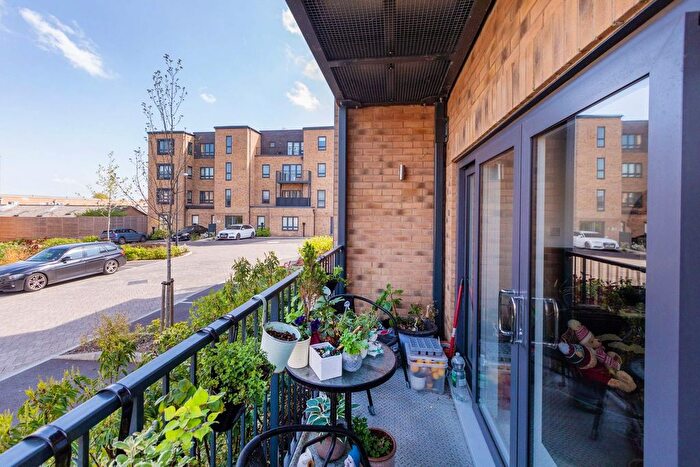 2 Bedroom Flat For Sale In Isambard Close, Maidenhead, SL6