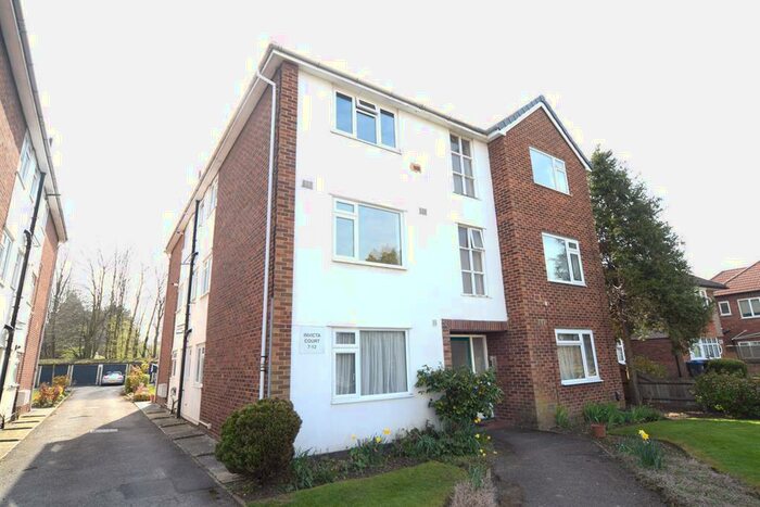 2 Bedroom Flat To Rent In Invicta Court, KT9