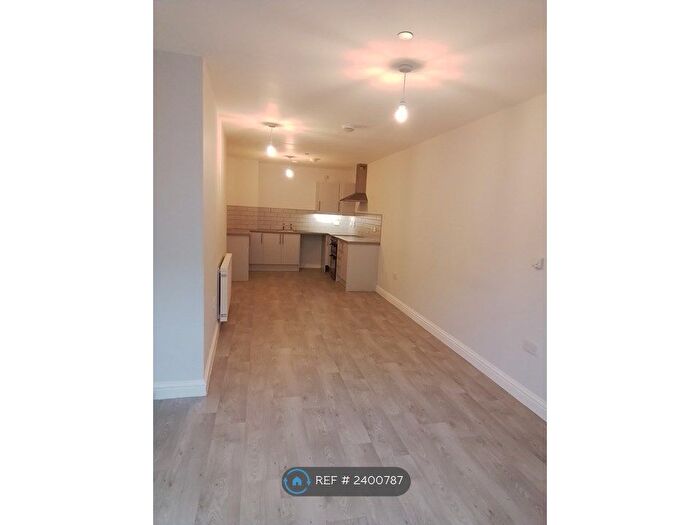 1 Bedroom Flat To Rent In Upper Dock Street, Newport, NP20