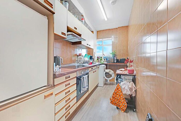 1 Bedroom Flat For Sale In Harrow Lodge, St John's Wood Road, St John's Wood, NW8