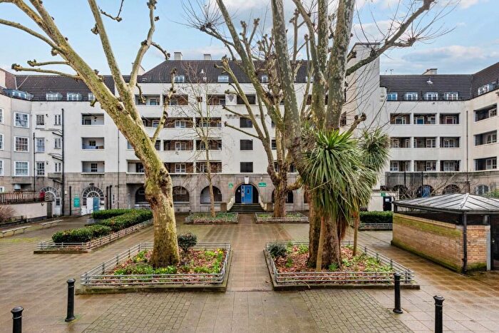 2 Bedroom Maisonette For Sale In Phoenix Road, London, NW1