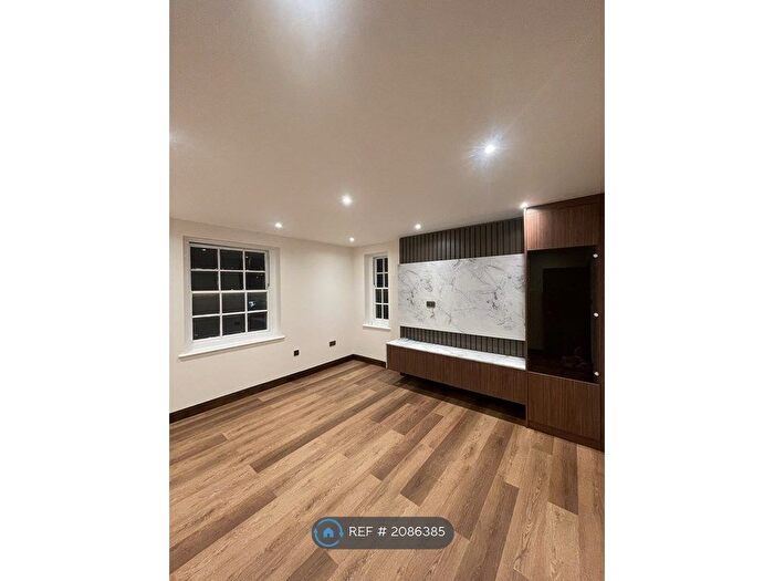 2 Bedroom Flat To Rent In Bronwen Court, London, NW8