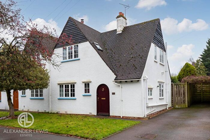 3 Bedroom Semi-Detached House For Sale In Icknield Way, Letchworth Garden City, SG6