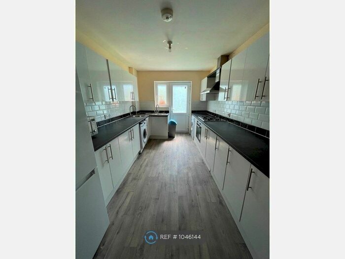 5 Bedroom Semi-Detached House To Rent In Mauldeth Road, Manchester M20