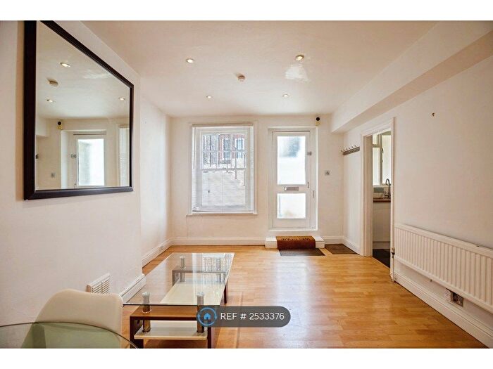 2 Bedroom Flat To Rent In Crookham Road, London, SW6