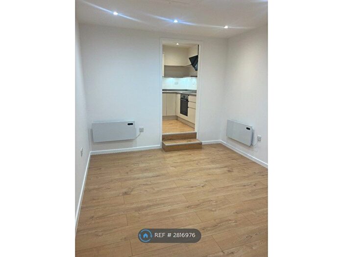 1 Bedroom Flat To Rent In Wey River House, Alton, GU34