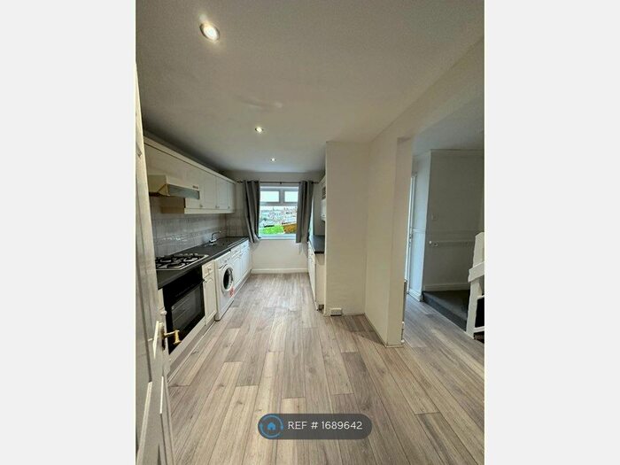 3 Bedroom Terraced House To Rent In Gaunt Road, Sheffield, S14