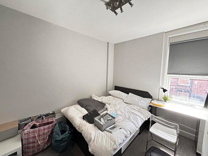 6 Bedroom House To Rent In Granby Grove, Leeds, LS6