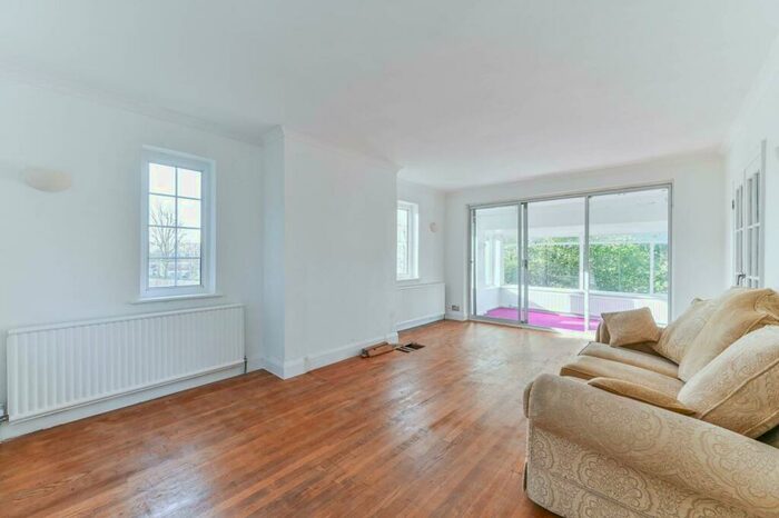 4 Bedroom Detached House To Rent In Woodfield Close, London, , Upper Norwood, London, SE19