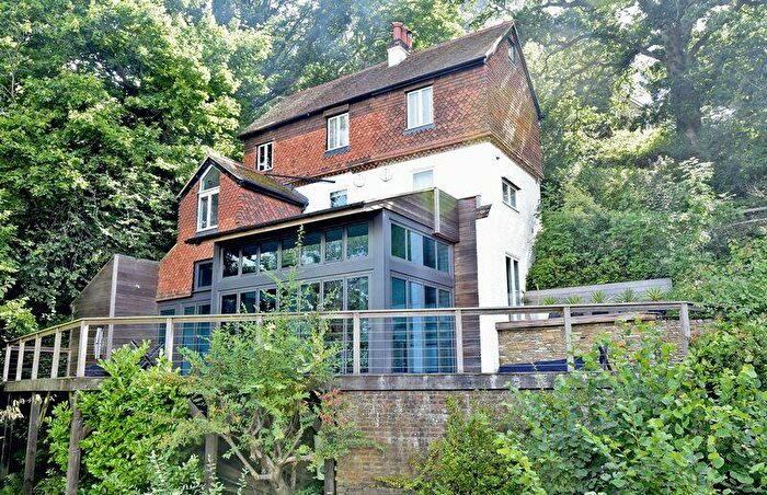 3 Bedroom Detached House To Rent In Frith Hill Road, Godalming, GU7