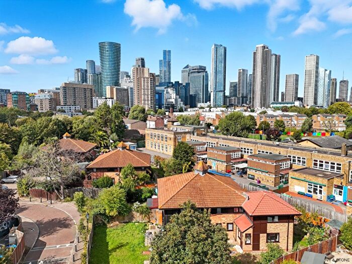 2 Bedroom Semi Detached House For Sale In Friars Mead, London, Greater London, E14