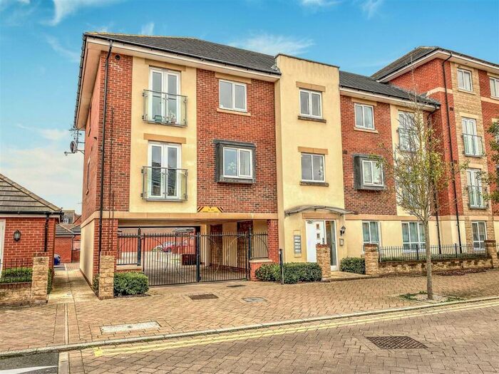 2 Bedroom Apartment To Rent In Whitebeam Court, Didcot, OX11