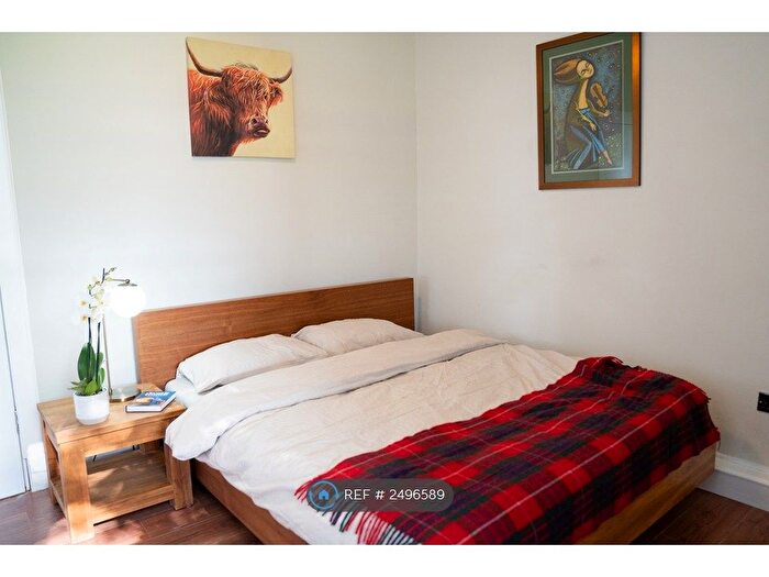 1 Bedroom Flat To Rent In Waverley Park, Edinburgh, EH8