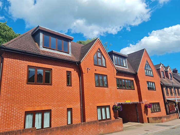 2 Bedroom Flat To Rent In Lower Road, Chorleywood, Rickmansworth, WD3