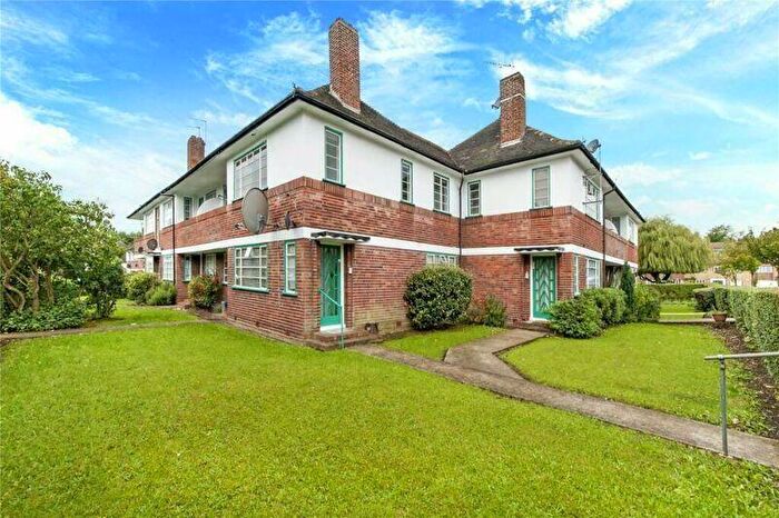 2 Bedroom Maisonette To Rent In Ossulton Way, London, N2