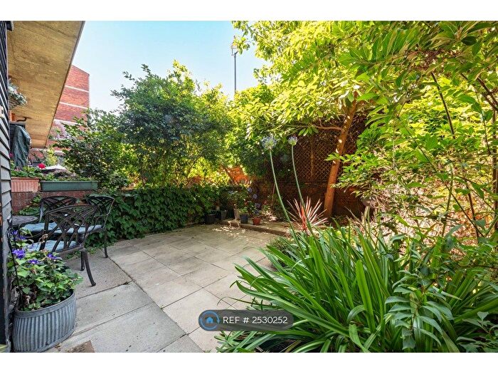 2 Bedroom Maisonette To Rent In Joseph Conrad House, London, SW1V