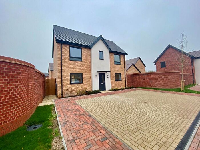 3 Bedroom House To Rent In King Street, Glebe Farm, MK17