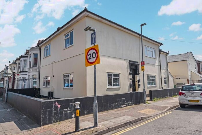 2 Bedroom Flat To Rent In Shearer Road, Portsmouth, PO1